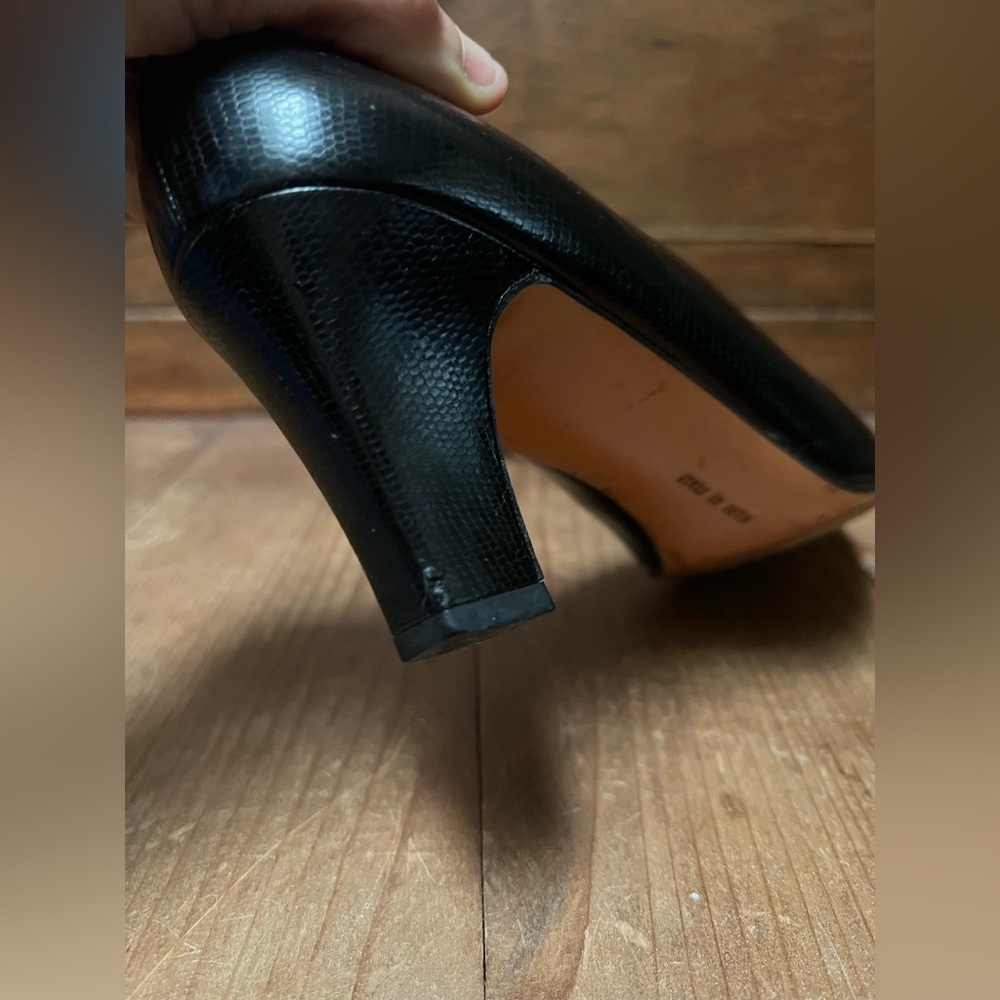 *flash sale* Salvatore Ferragamo Black leather pumps - classic - Picture 2 of 7